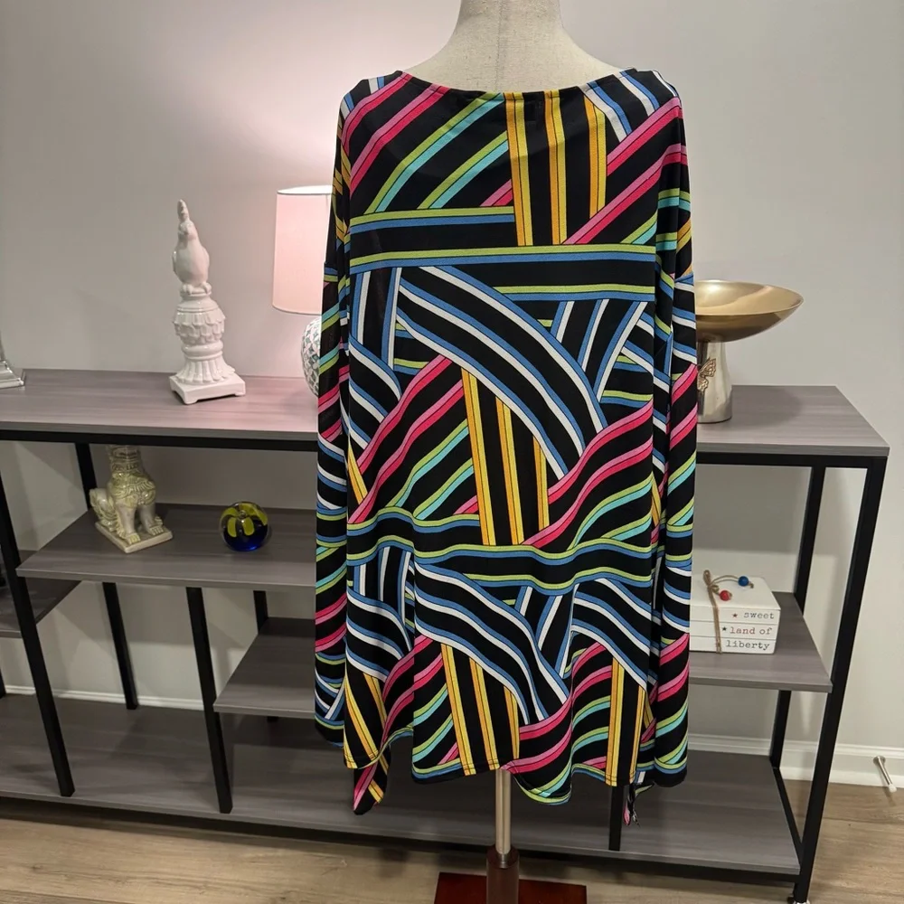 Erica Brooke Collection – Multicolor Geometric Tunic Top (Plus 3X / 26W–28W) - Picture 5 of 8